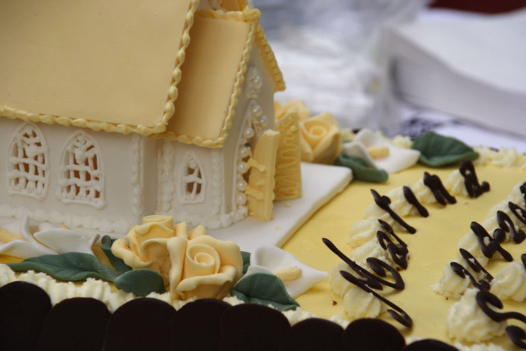 Torta per la cresima, chiesetta di zucchero